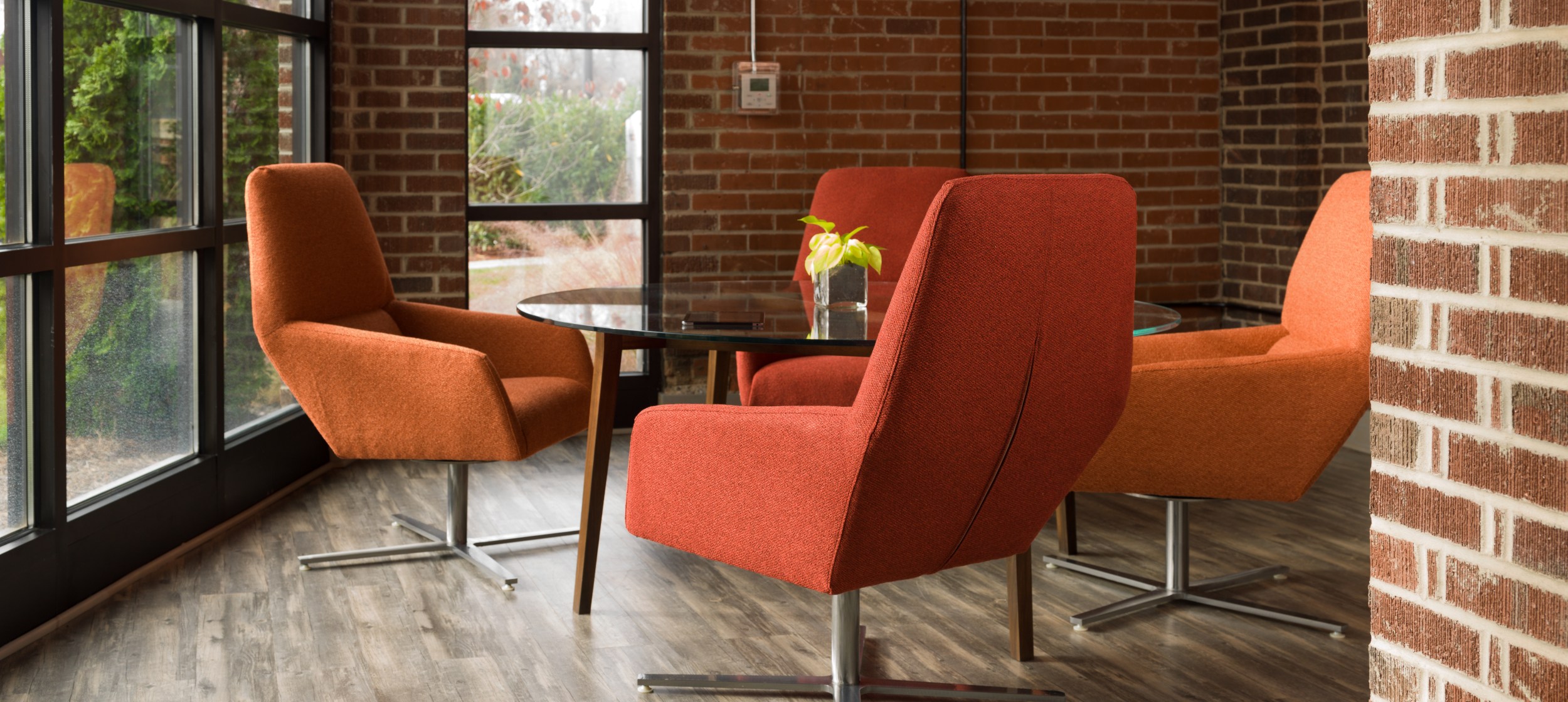  LIV SWIVEL CHAIR